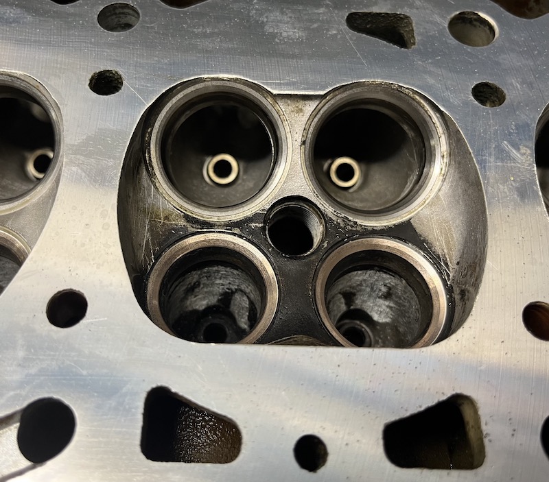 Шліфовка площини та сідел клапанів Туксон