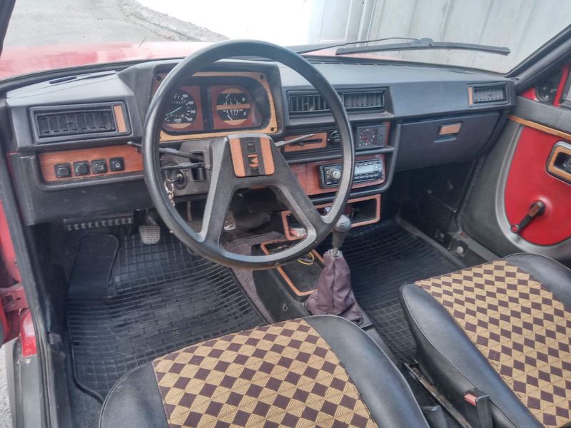 Салон Таврія дерево шпон